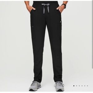 FIGS Women’s Yola Skinny Scrub Pants in Black - Medium.